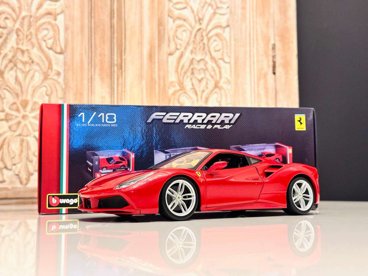 FERRARI 488 GTB 1:18 Model Collectable in Original Box