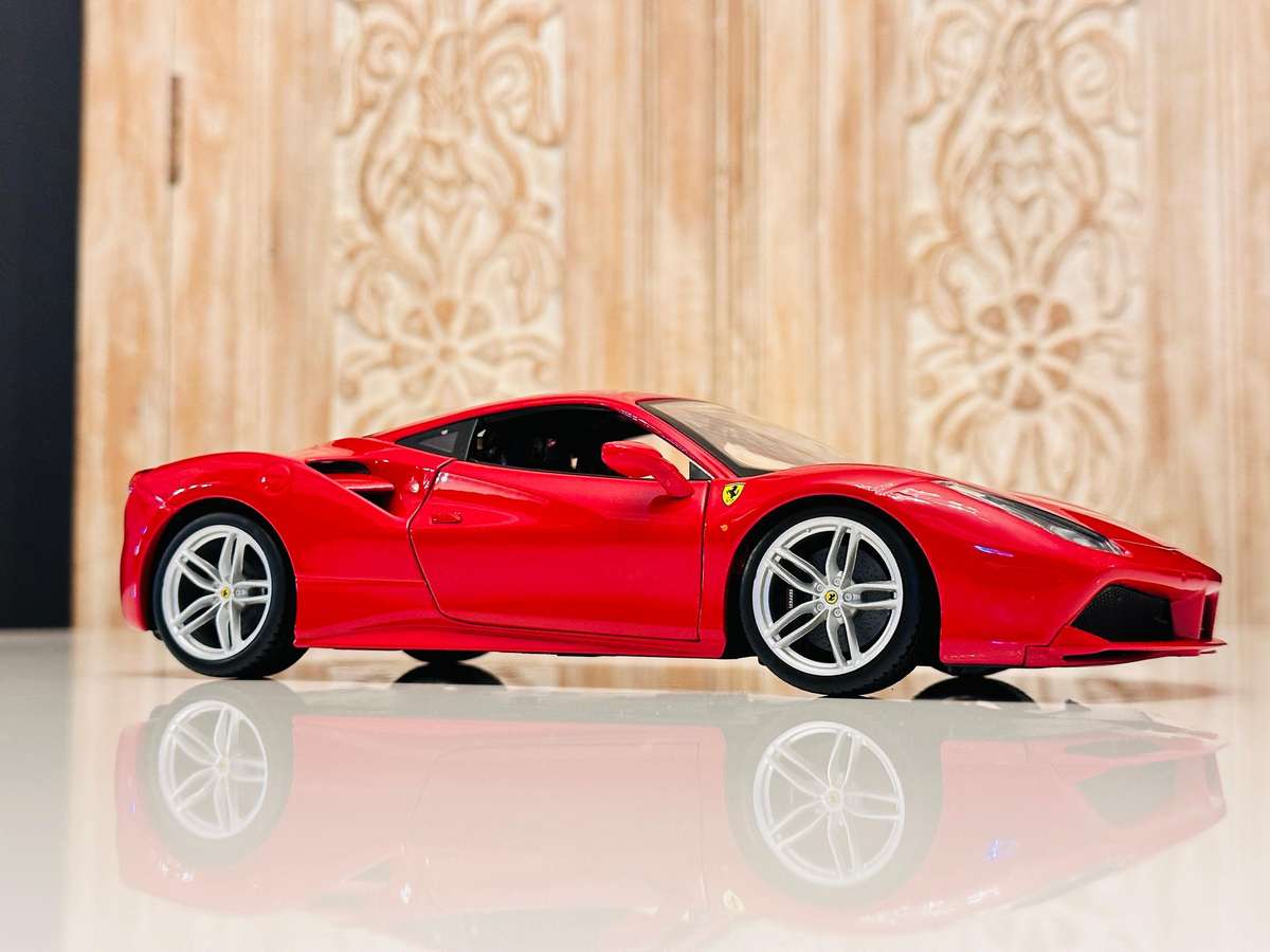 FERRARI 488 GTB 1:18 Model Collectable in Original Box