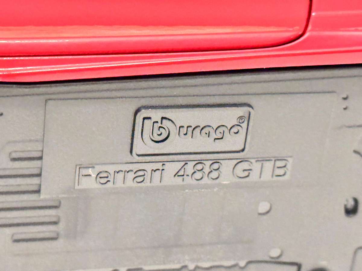 FERRARI 488 GTB 1:18 Model Collectable in Original Box