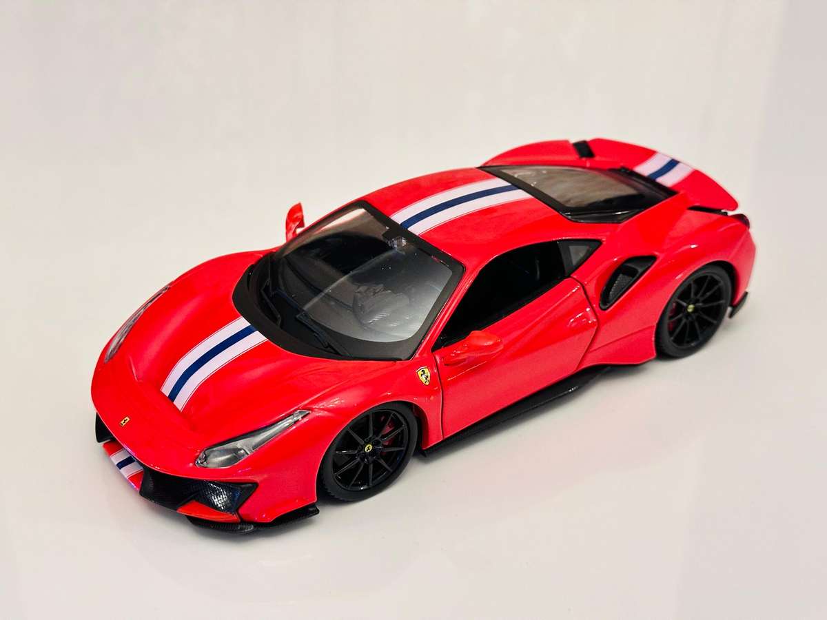 FERRARI 488 PISTA 1:24 Model Collectable in Original Box