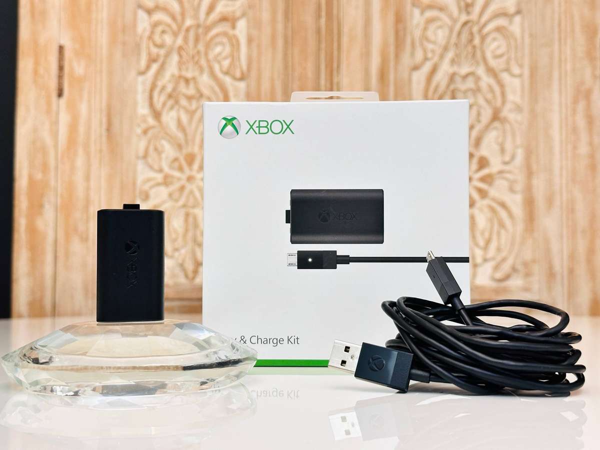 Xbox One Controller Rechargeable Battery Set with Original Box