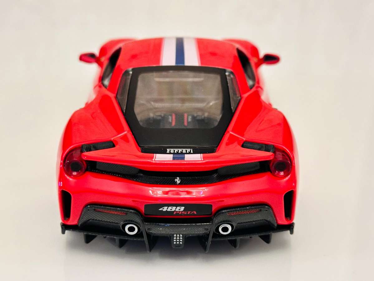 FERRARI 488 PISTA 1:24 Model Collectable in Original Box