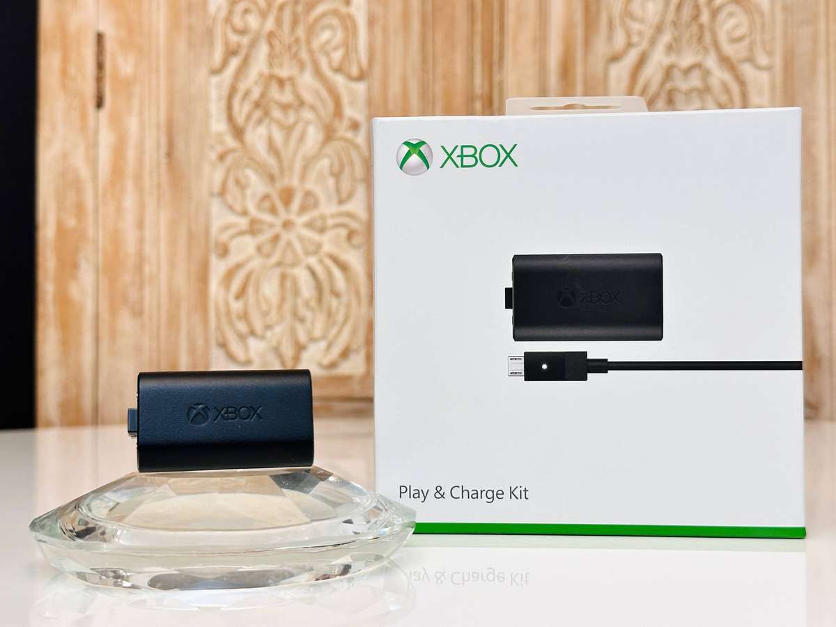 Xbox One Controller Rechargeable Battery Set with Original Box