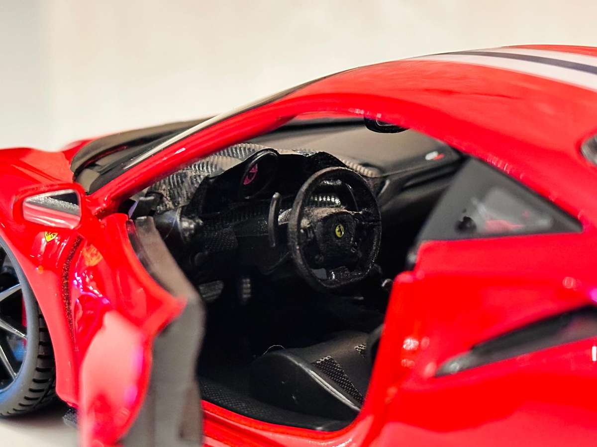 FERRARI 488 PISTA 1:24 Model Collectable in Original Box