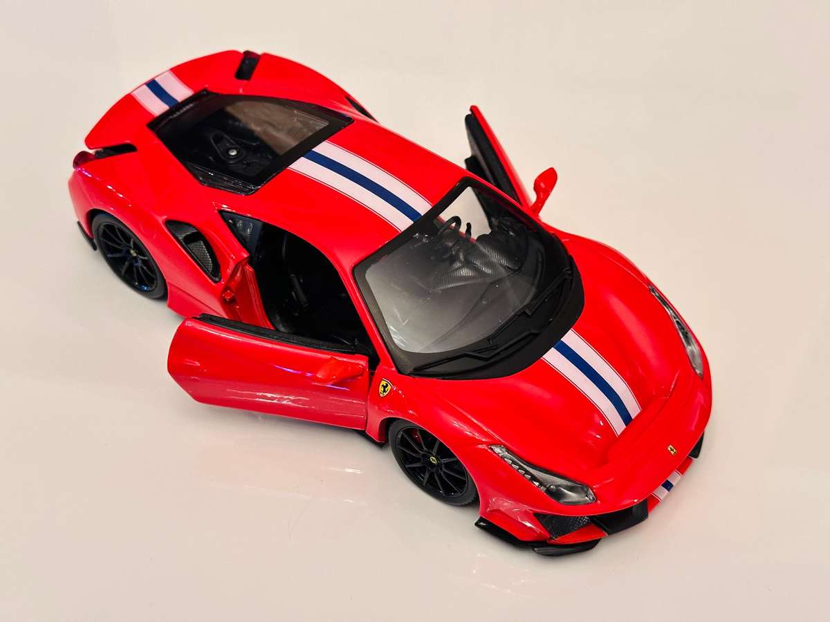 FERRARI 488 PISTA 1:24 Model Collectable in Original Box