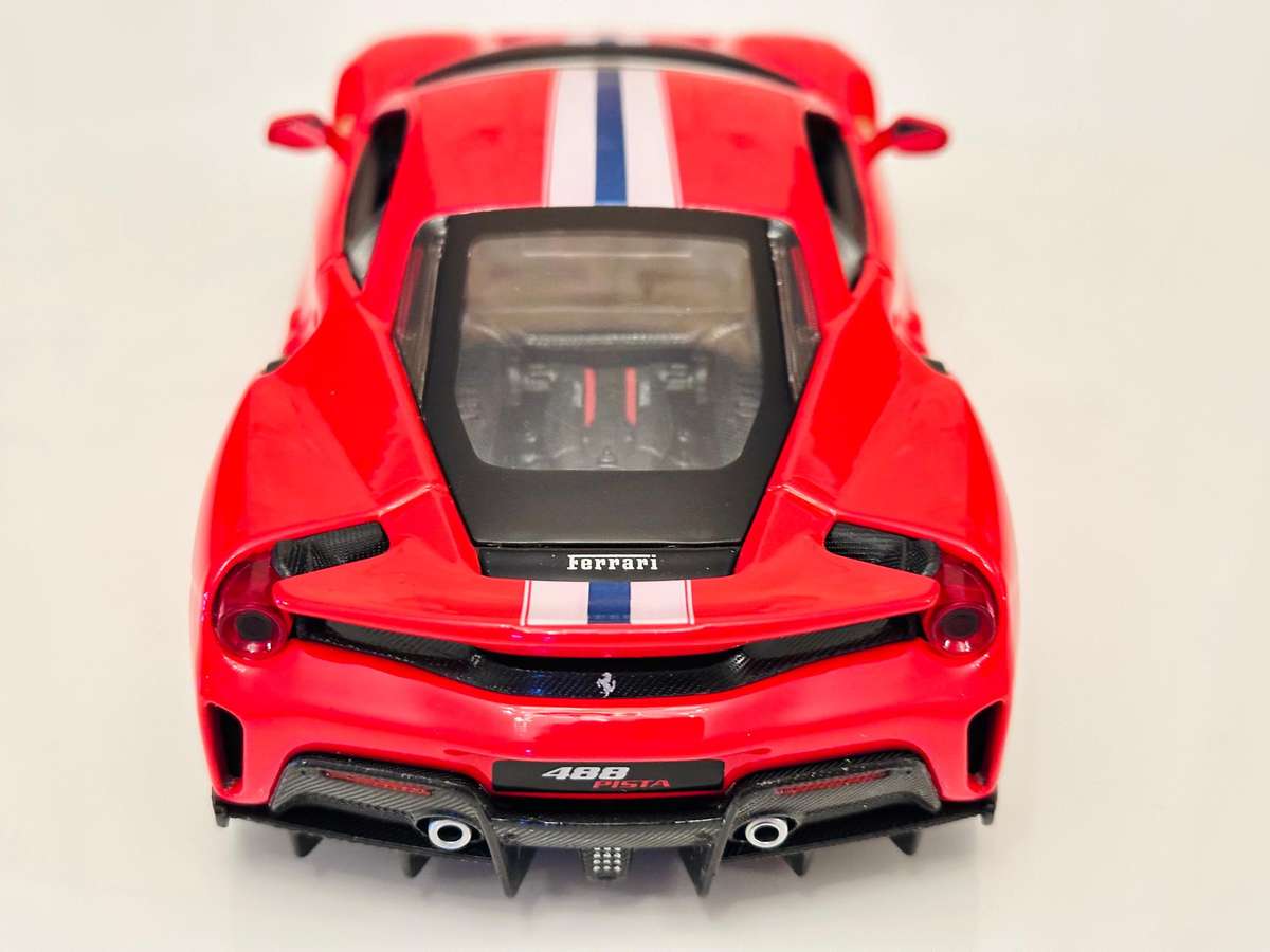 FERRARI 488 PISTA 1:24 Model Collectable in Original Box