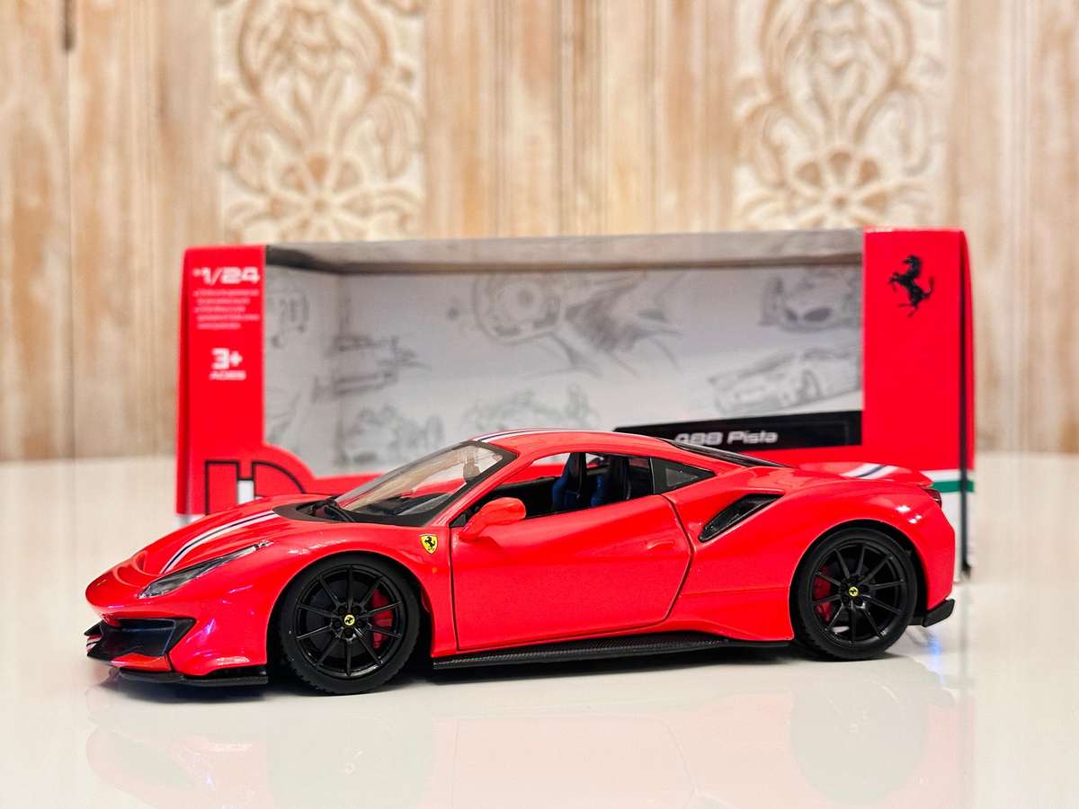 FERRARI 488 PISTA 1:24 Model Collectable in Original Box