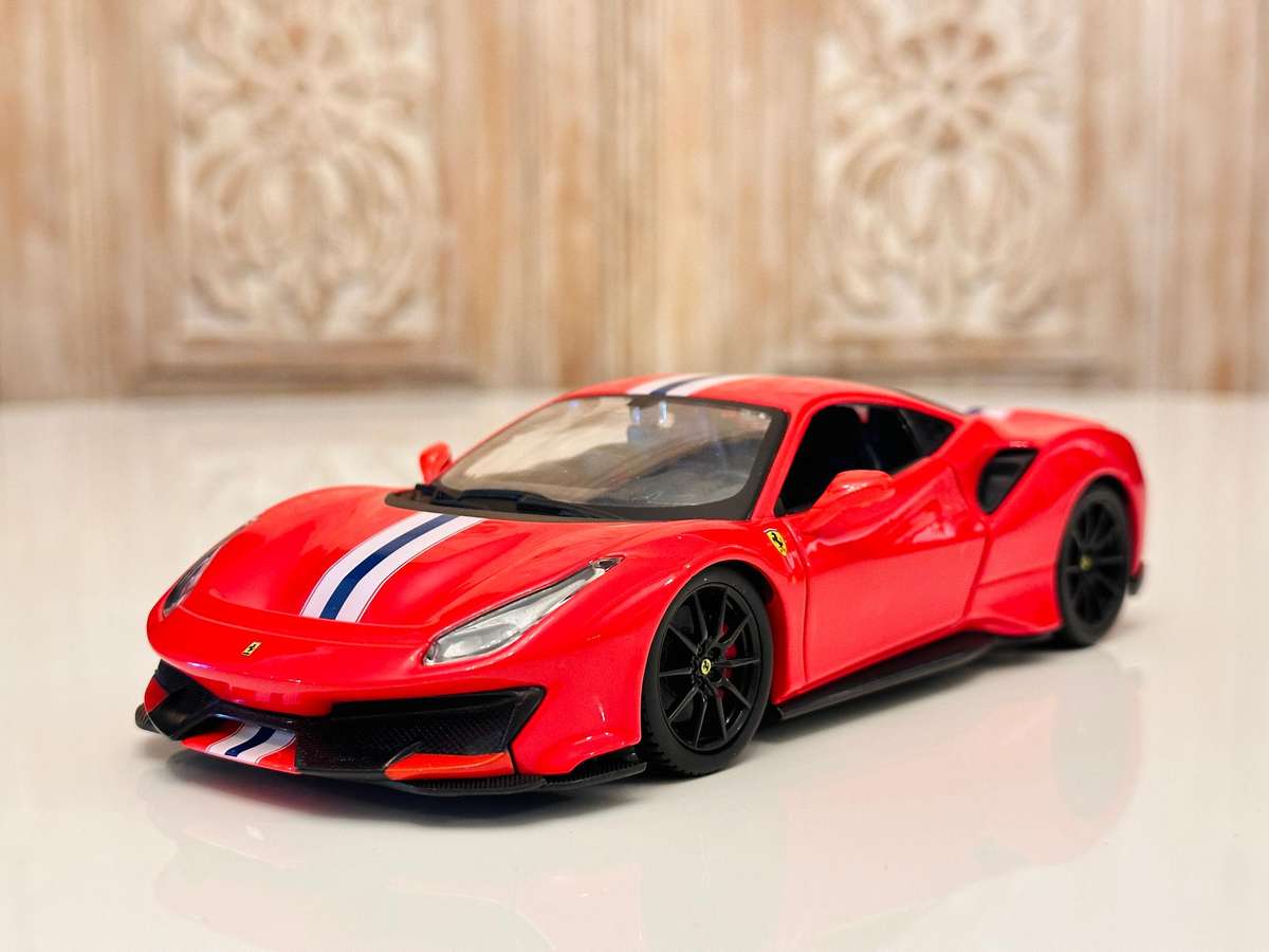 FERRARI 488 PISTA 1:24 Model Collectable in Original Box