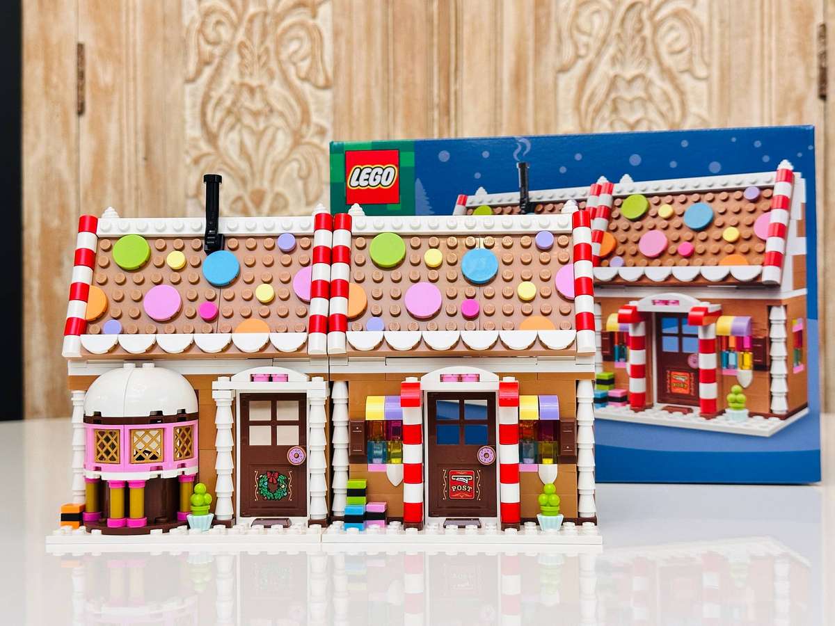 Lego Iconic Ginger Bread House Collectable Set with Original Box
