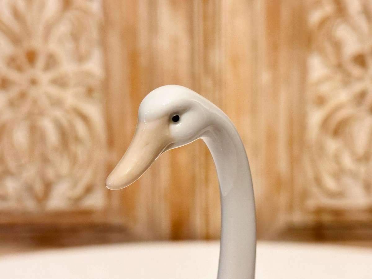 LLADRO Nao Exquisite Large Retired Collectable