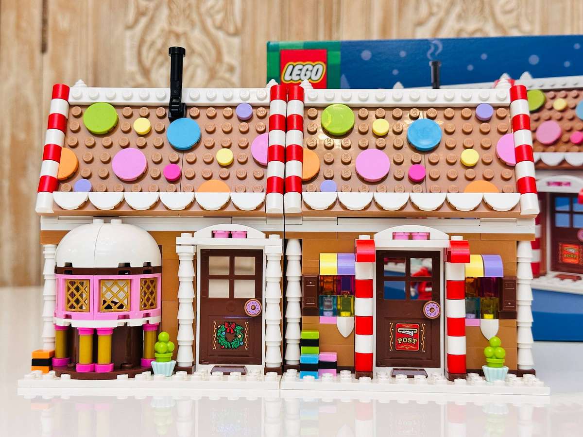 Lego Iconic Ginger Bread House Collectable Set with Original Box