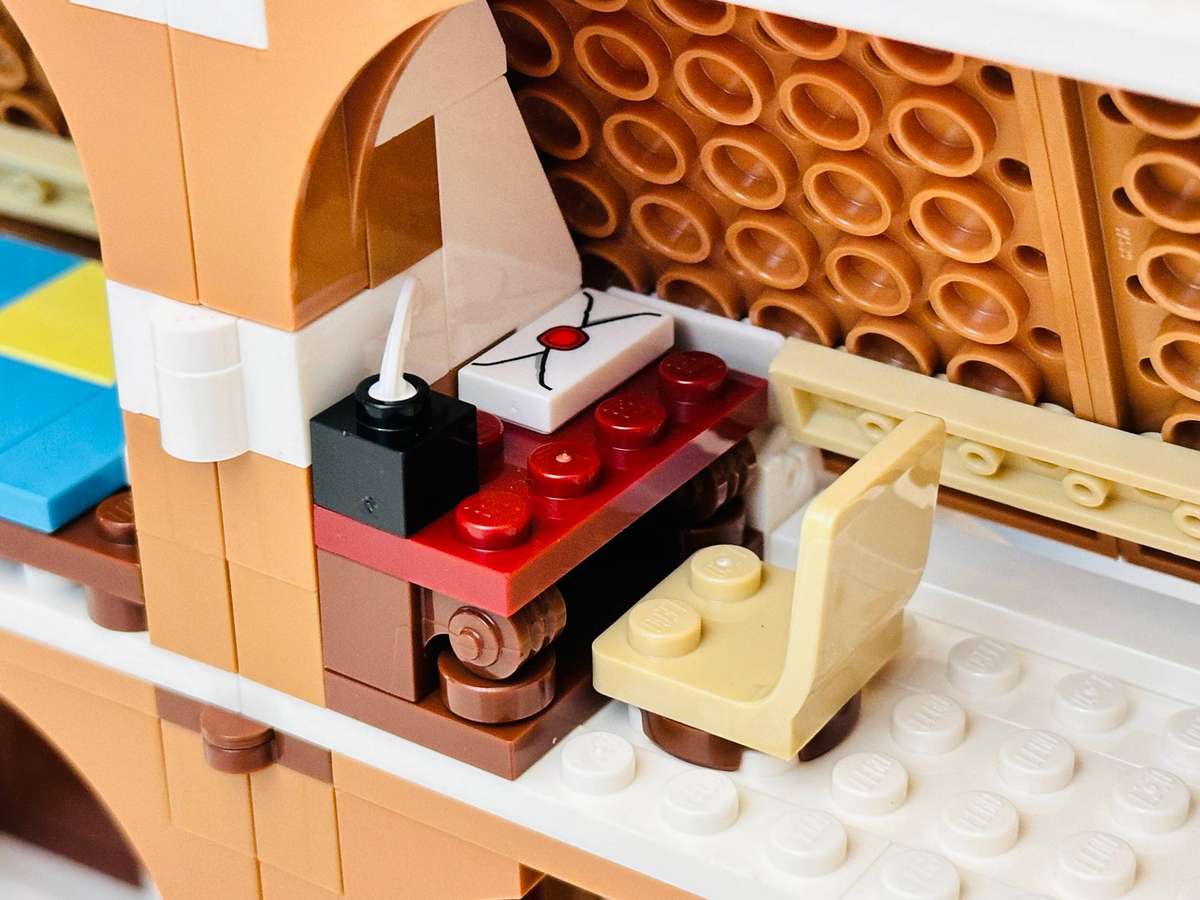 Lego Iconic Ginger Bread House Collectable Set with Original Box