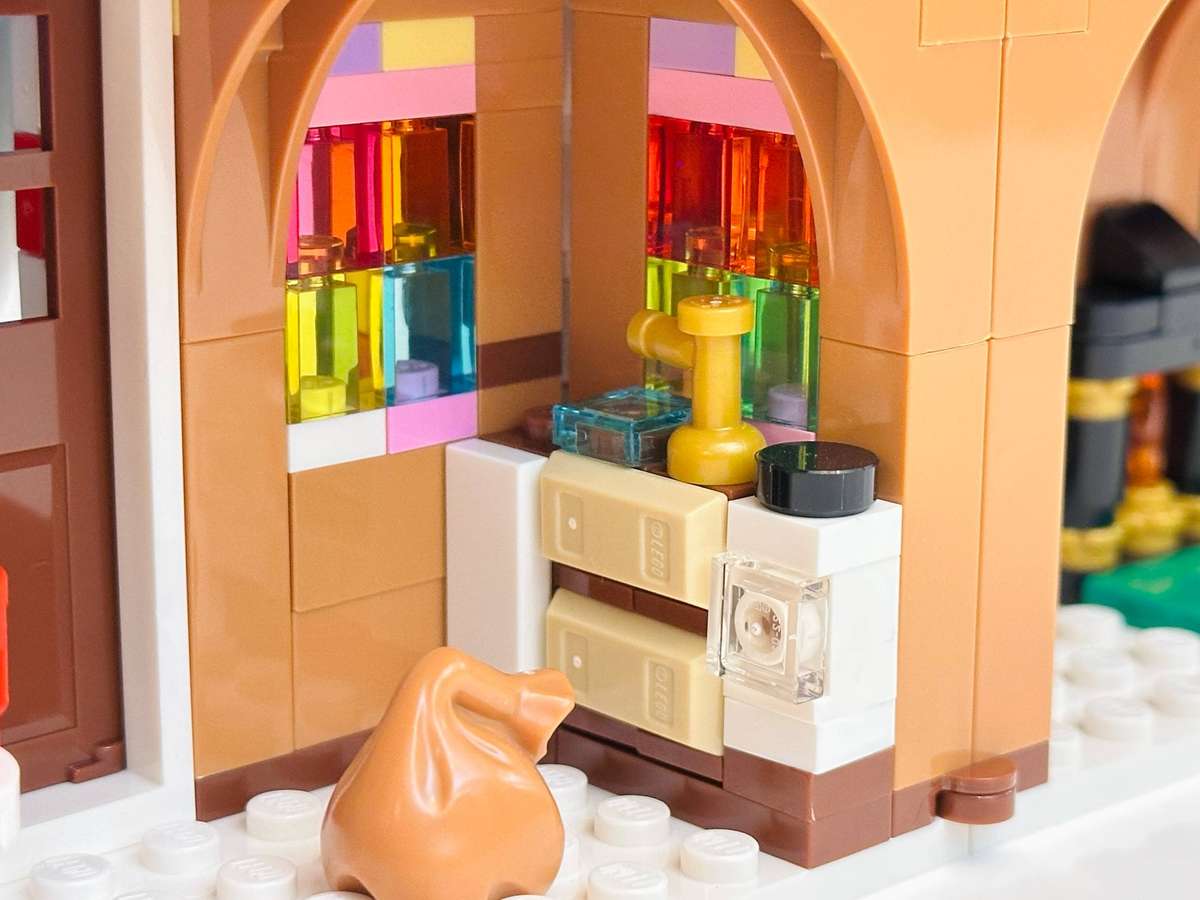 Lego Iconic Ginger Bread House Collectable Set with Original Box