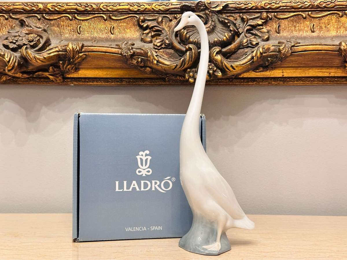 LLADRO Nao Exquisite Large Retired Collectable
