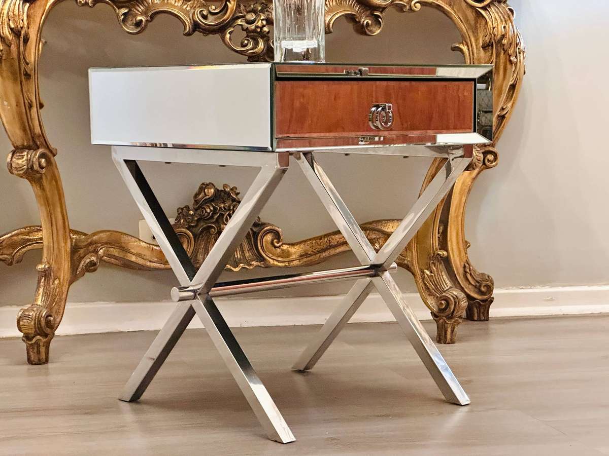 Exquisite Mirrored Statement Table