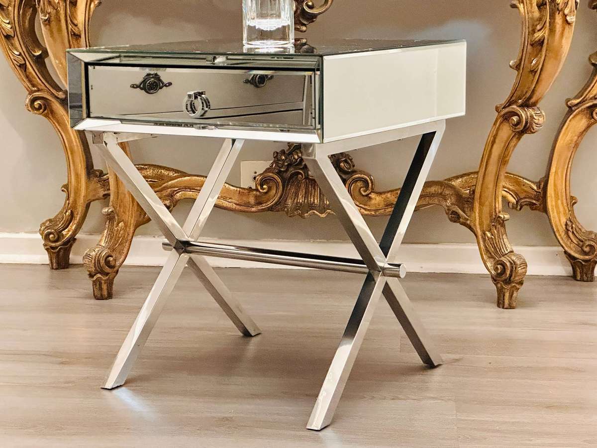 Exquisite Mirrored Statement Table