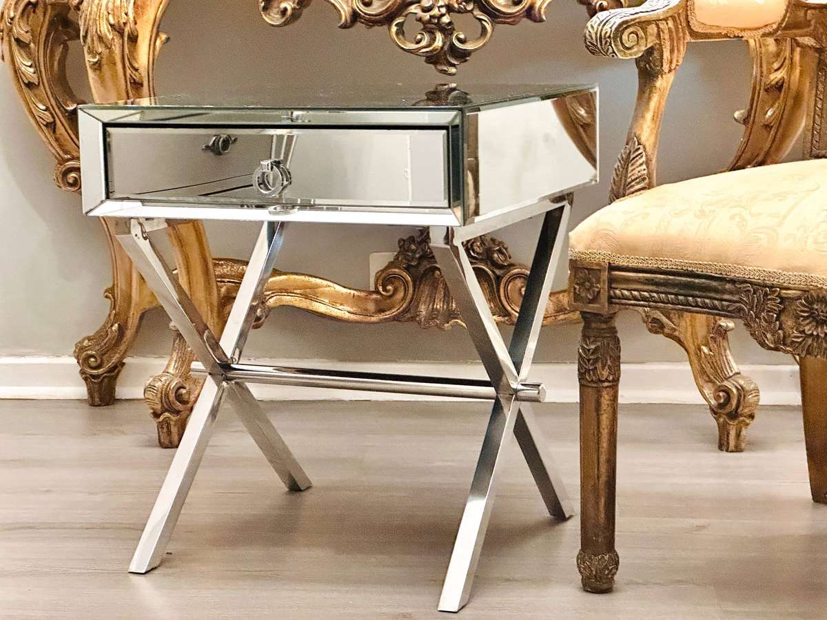 Exquisite Mirrored Statement Table