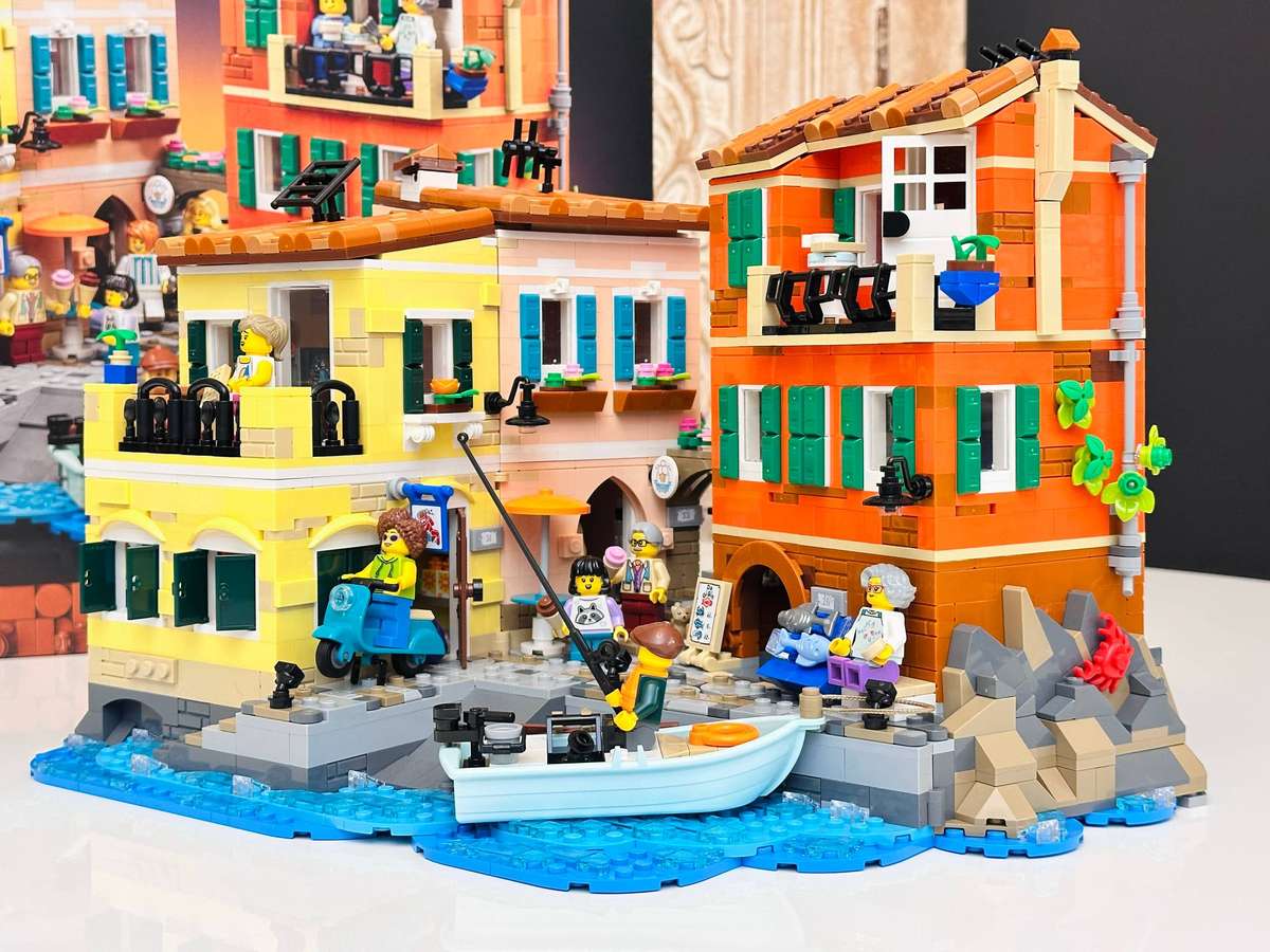 Lego Iconic Italian Riviera Large Collectable Set with Original Box 3251pcs