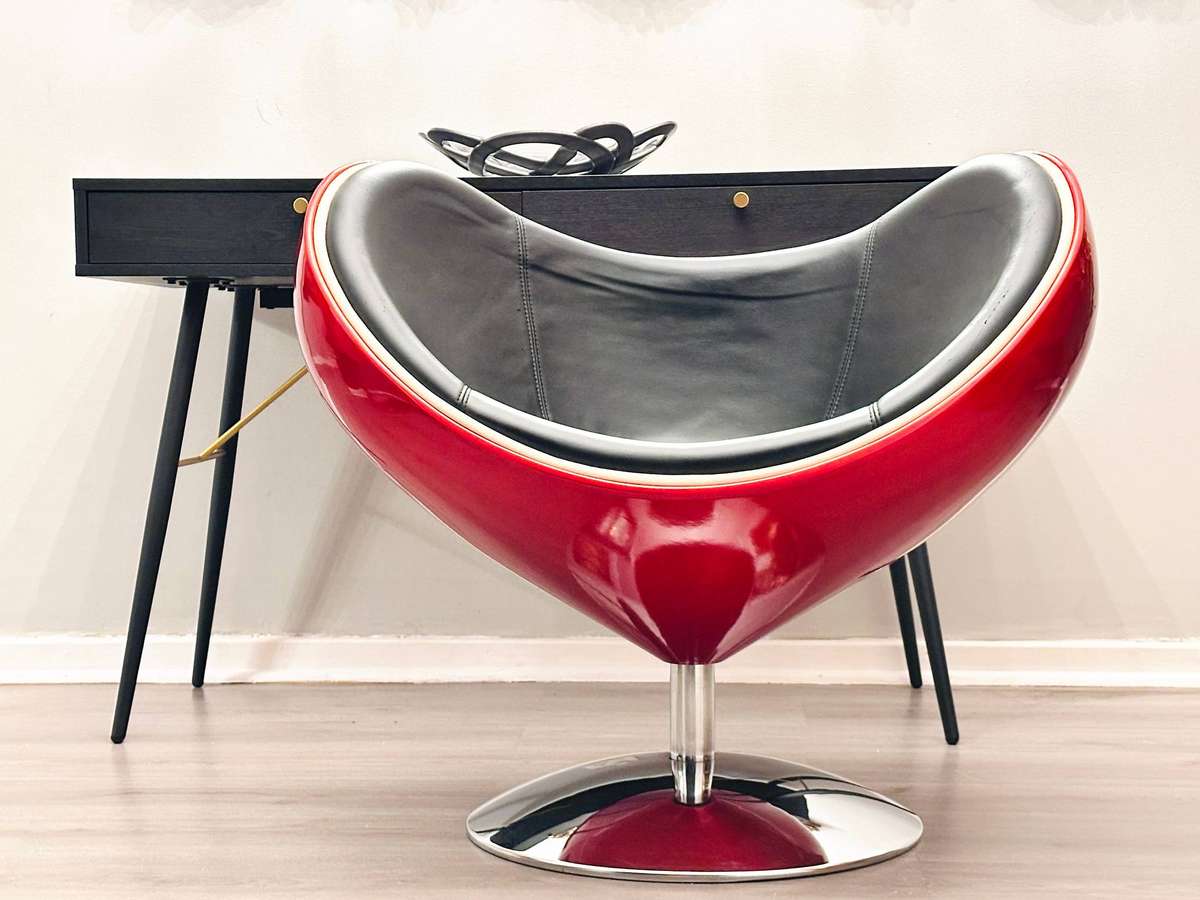 Italian Designer Retro Swivel Egg Chair