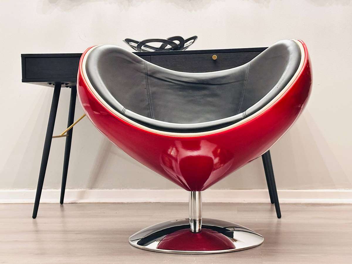 Italian Designer Retro Swivel Egg Chair
