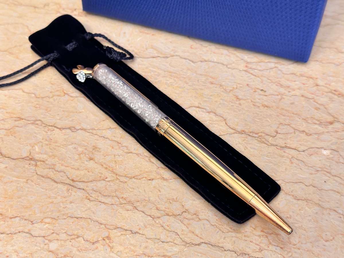 Exquisite SWAROVSKI Limited Edition 2018 Pen with Hanging Butterfly