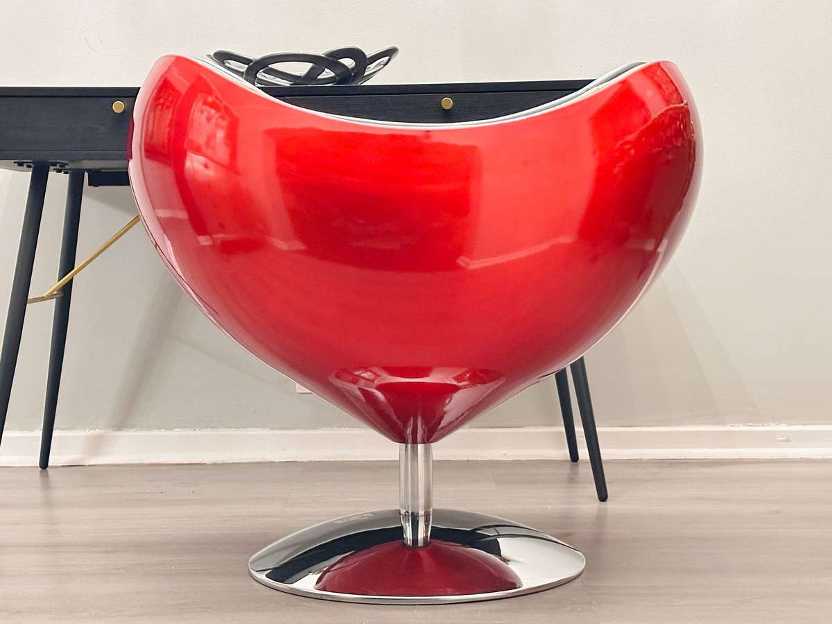 Italian Designer Retro Swivel Egg Chair