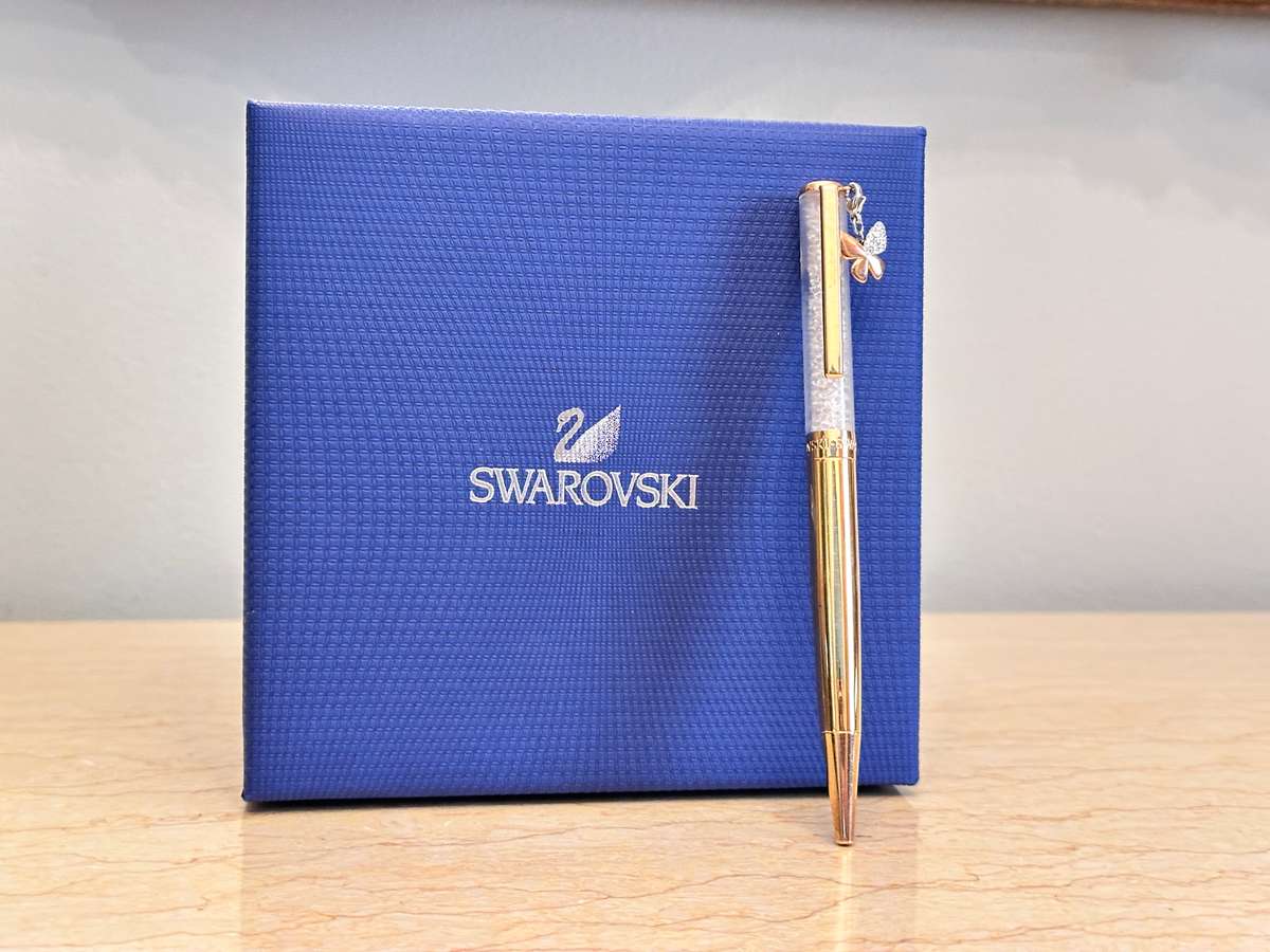 Exquisite SWAROVSKI Limited Edition 2018 Pen with Hanging Butterfly