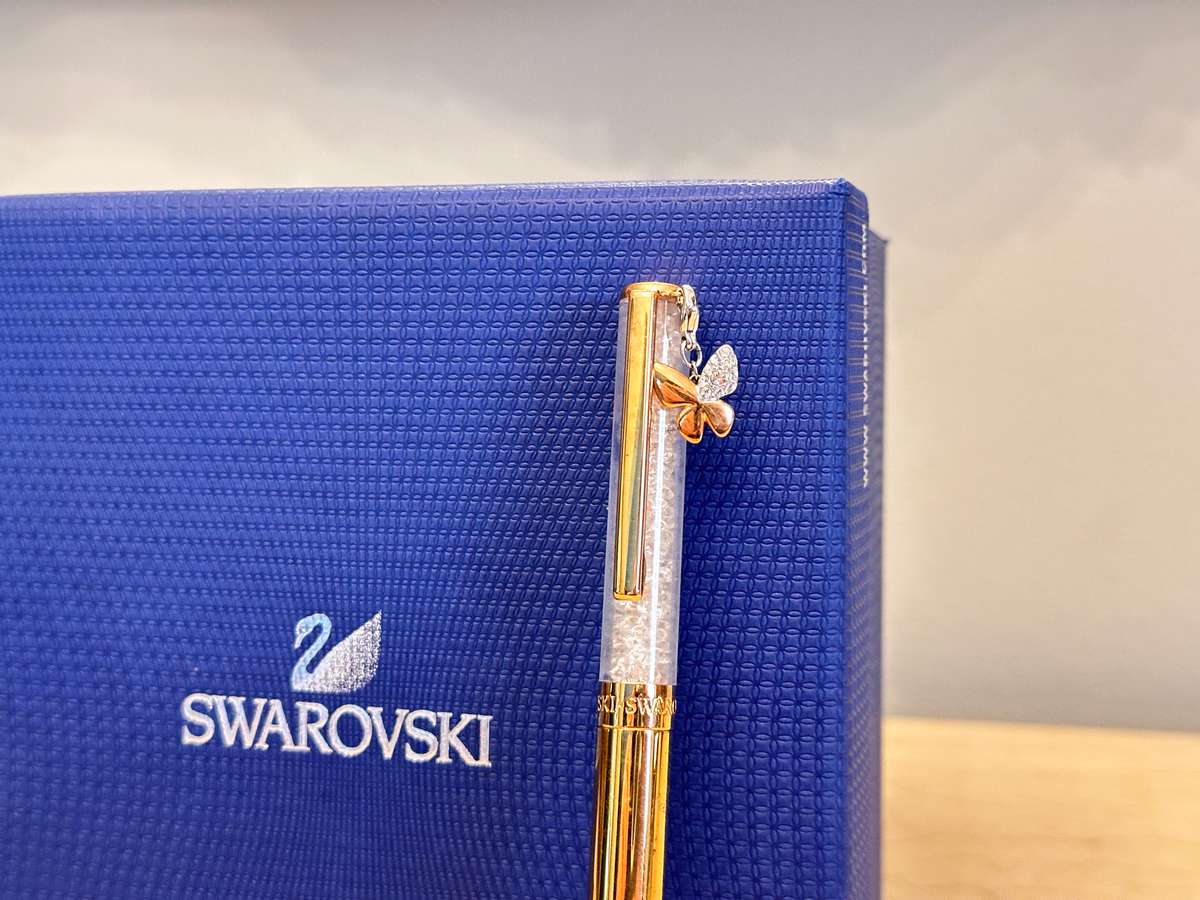 Exquisite SWAROVSKI Limited Edition 2018 Pen with Hanging Butterfly