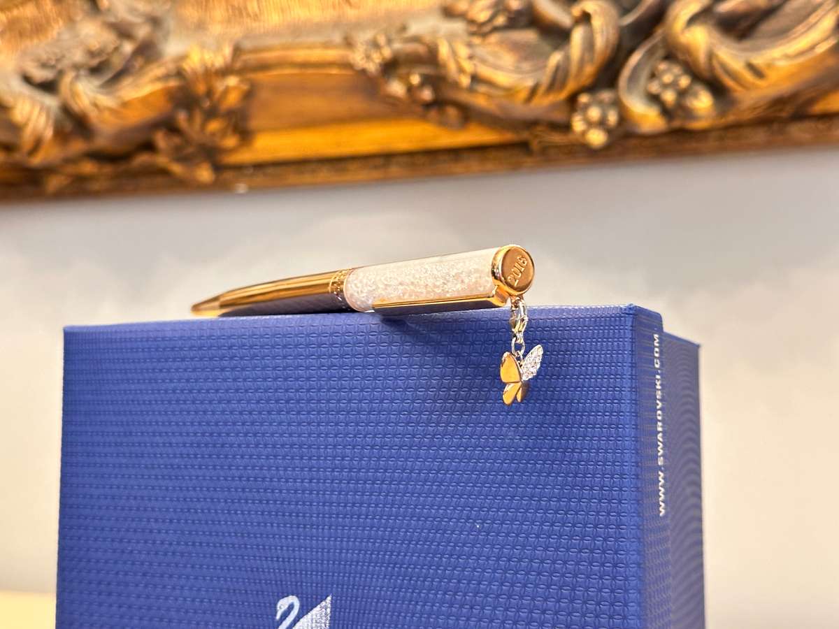 Exquisite SWAROVSKI Limited Edition 2018 Pen with Hanging Butterfly