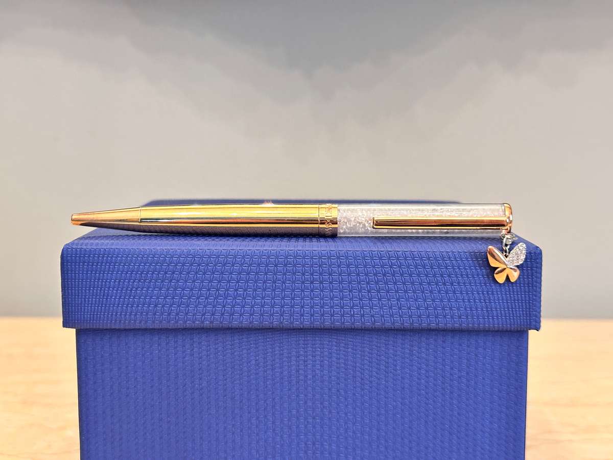 Exquisite SWAROVSKI Limited Edition 2018 Pen with Hanging Butterfly