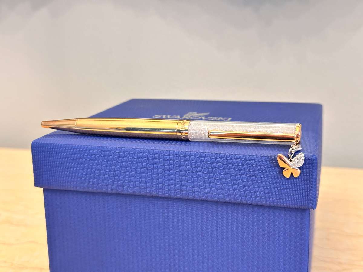 Exquisite SWAROVSKI Limited Edition 2018 Pen with Hanging Butterfly