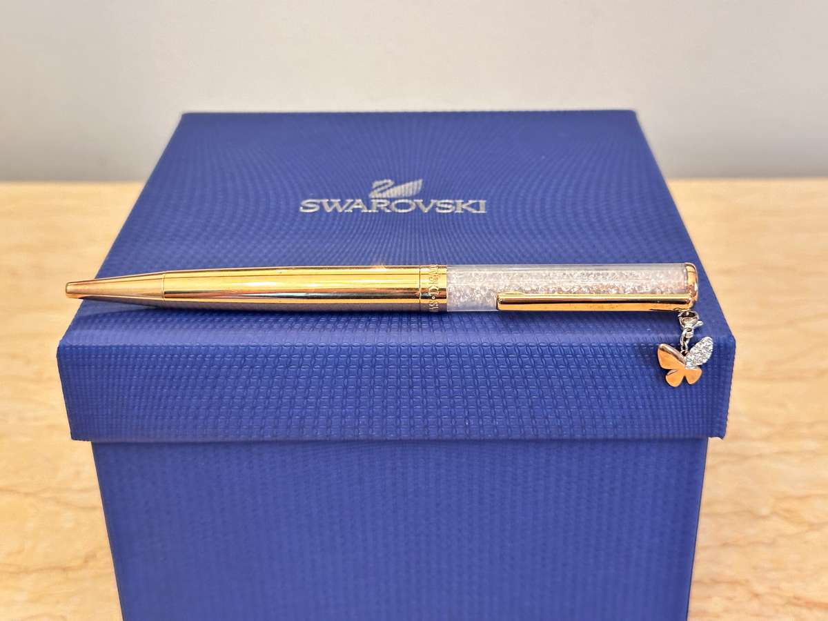 Exquisite SWAROVSKI Limited Edition 2018 Pen with Hanging Butterfly