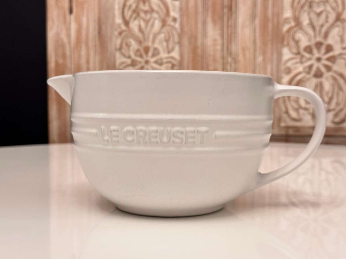 Le Creuset Large Stoneware Mixing / Pouring Bowl