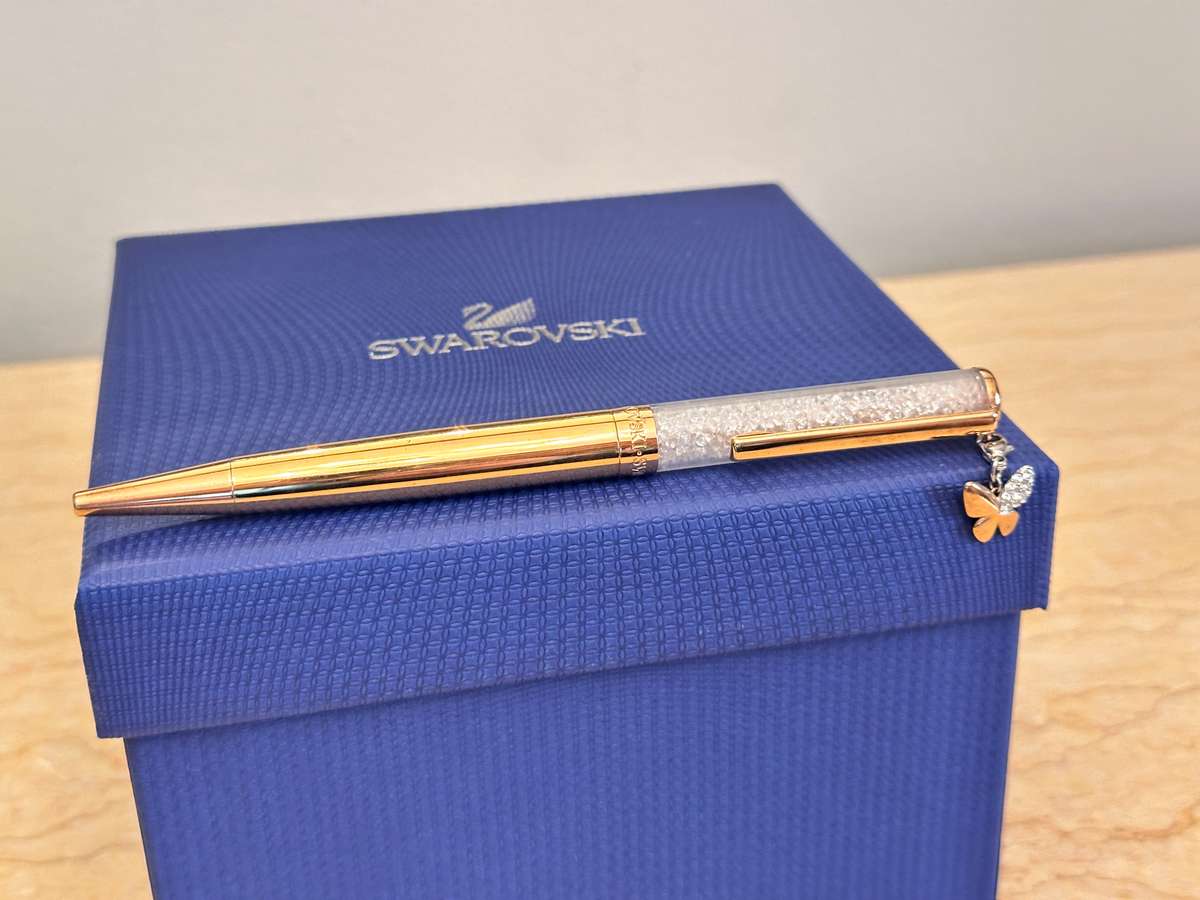 Exquisite SWAROVSKI Limited Edition 2018 Pen with Hanging Butterfly