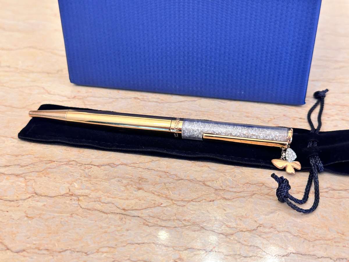 Exquisite SWAROVSKI Limited Edition 2018 Pen with Hanging Butterfly