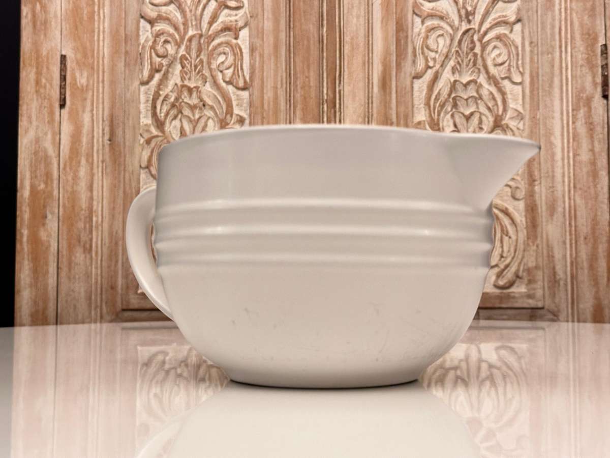 Le Creuset Large Stoneware Mixing / Pouring Bowl