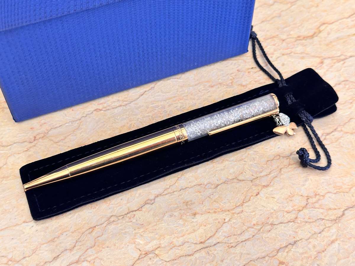 Exquisite SWAROVSKI Limited Edition 2018 Pen with Hanging Butterfly