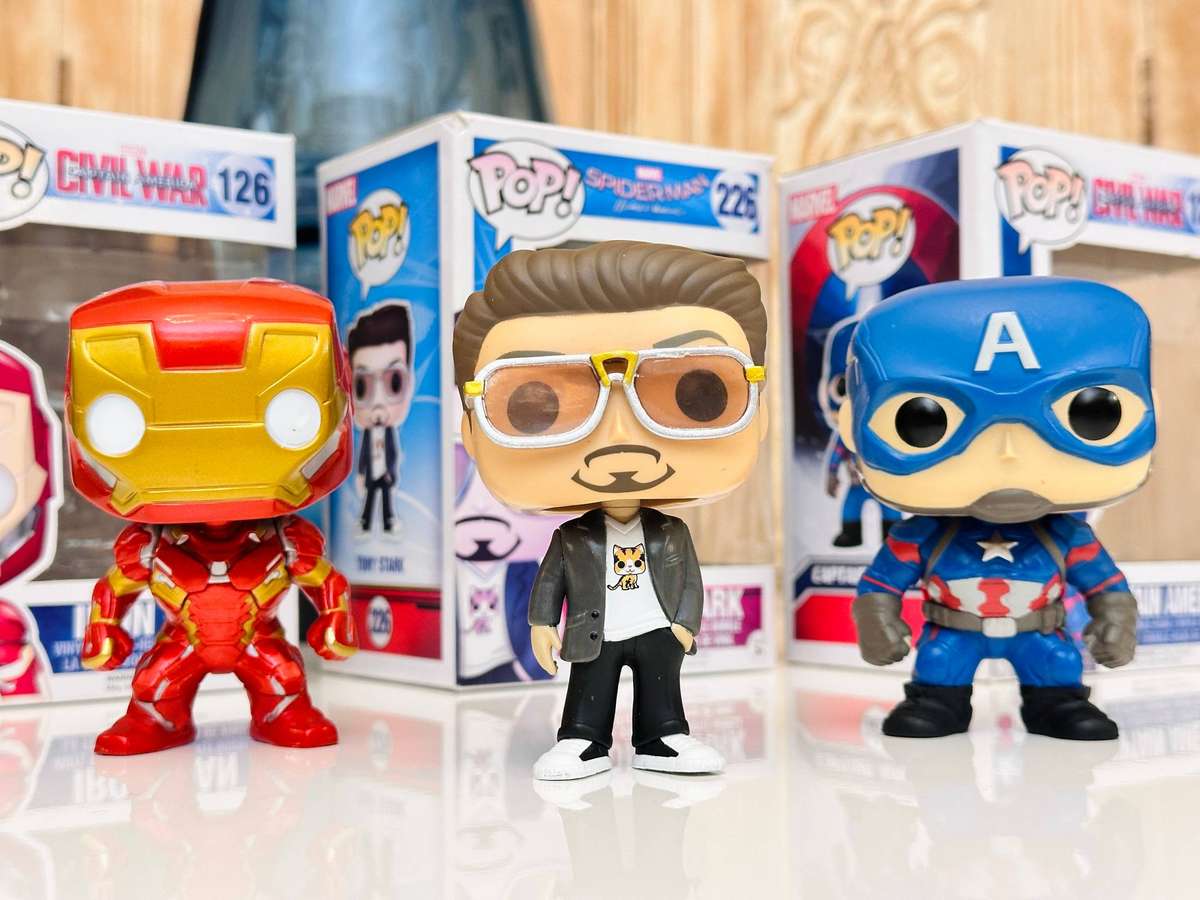 Marvel Avengers Iron Man Tony Stark & Captain America Retired Collectable Set