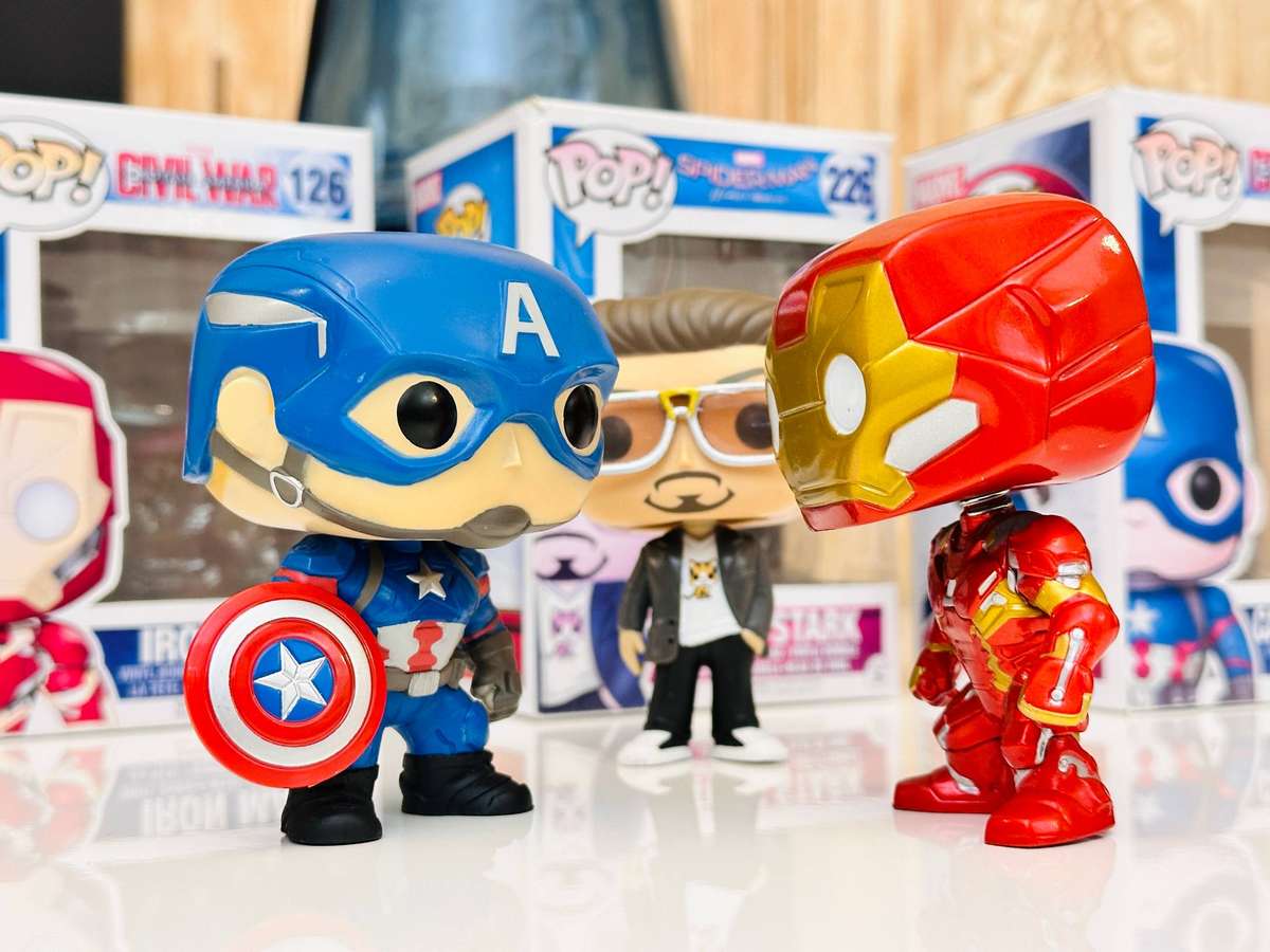Marvel Avengers Iron Man Tony Stark & Captain America Retired Collectable Set