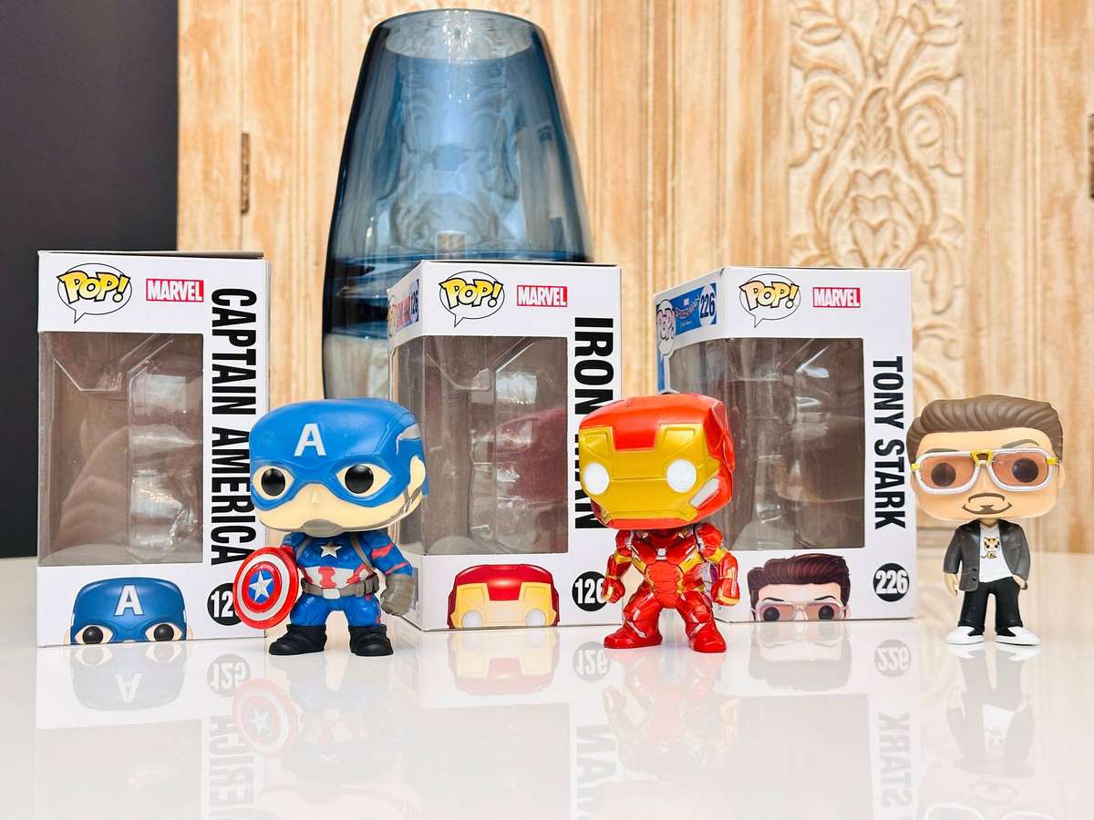 Marvel Avengers Iron Man Tony Stark & Captain America Retired Collectable Set