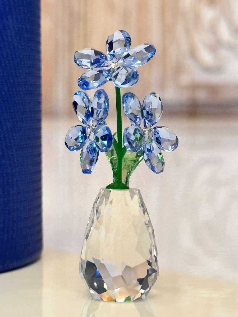 Exquisite SWAROVSKI Crystal Flower Dreams Collectable