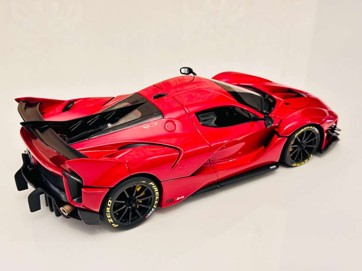 FERRARI FXXK EVO 1:18 Model Collectable in Original Box