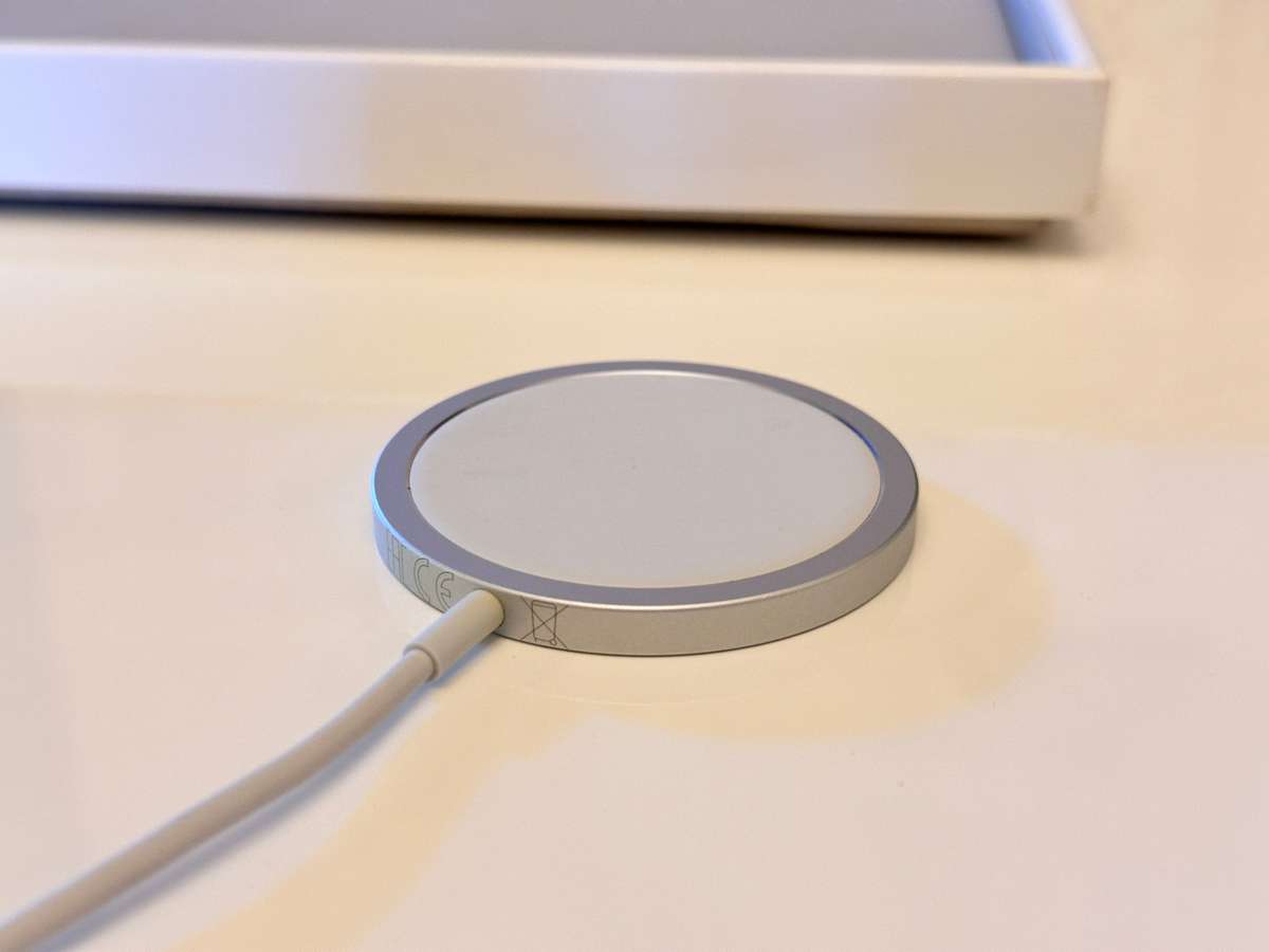 Original APPLE MagSafe Charger
