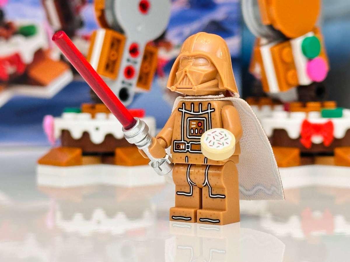 Lego Exclusive Star Wars AT-AT Walker Colletable Set with Exclusive Darth Vader Minifigure