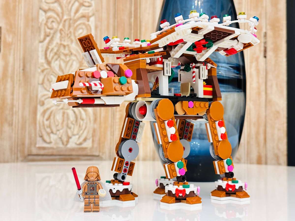 Lego Exclusive Star Wars AT-AT Walker Colletable Set with Exclusive Darth Vader Minifigure