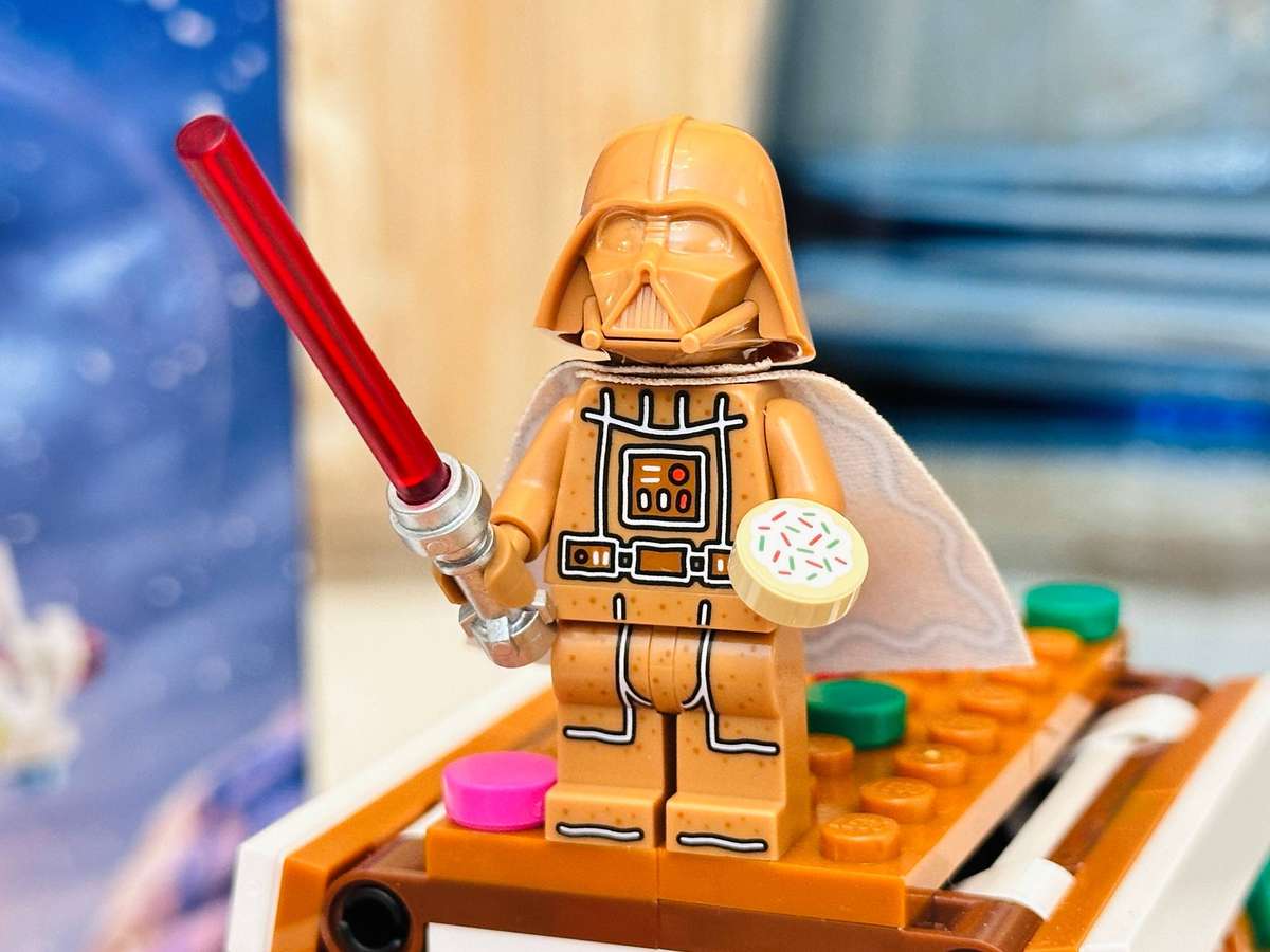 Lego Exclusive Star Wars AT-AT Walker Colletable Set with Exclusive Darth Vader Minifigure