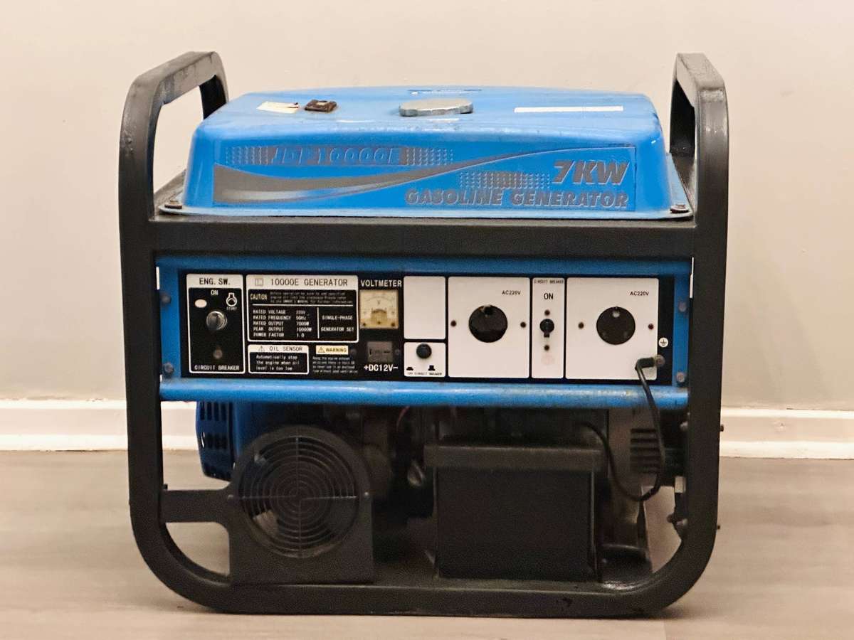 8.75 kVA ( 7 KW ) Large Generator