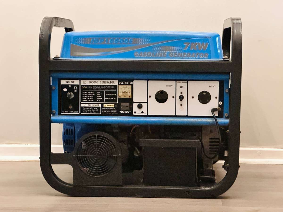 8.75 kVA ( 7 KW ) Large Generator
