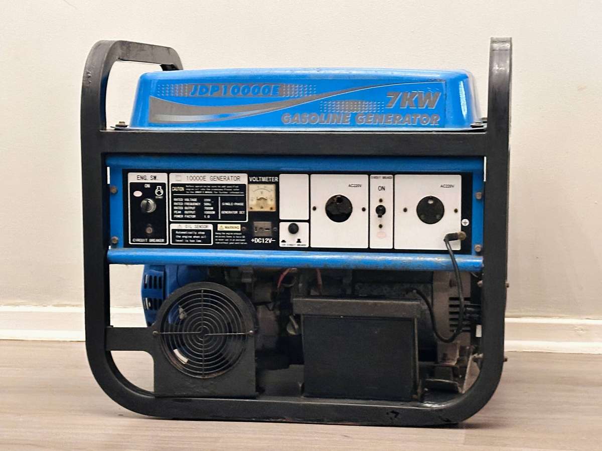 8.75 kVA ( 7 KW ) Large Generator