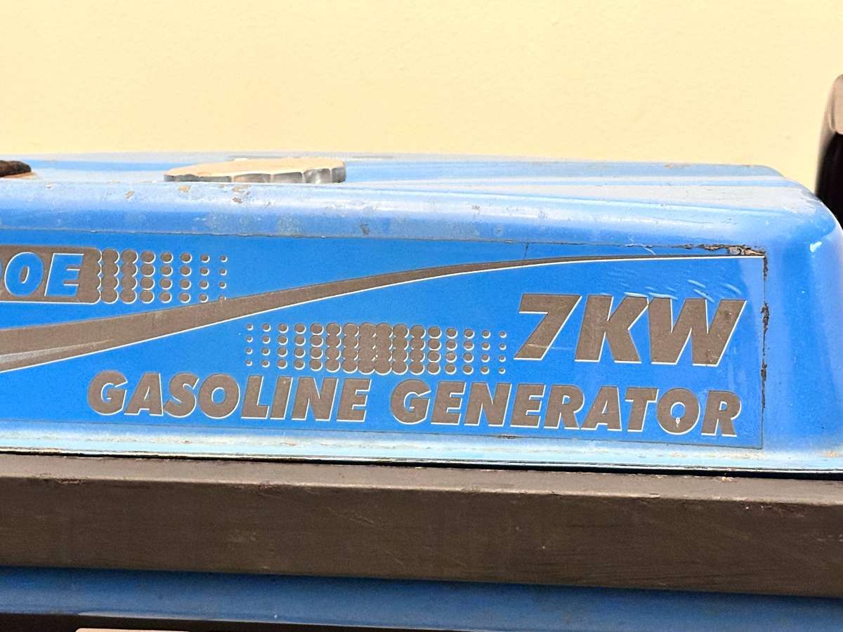8.75 kVA ( 7 KW ) Large Generator